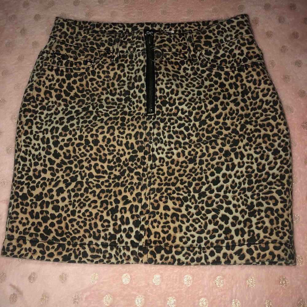 BDG leopard skirt size XS brand new with tags